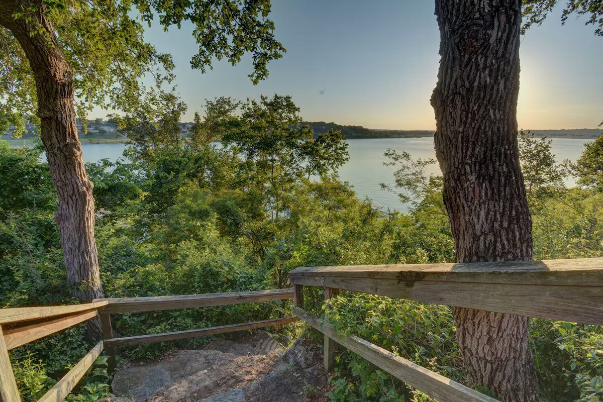 Red House On Canyon Lake